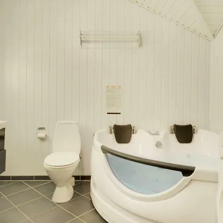 8 Person Holiday In * Хеммет